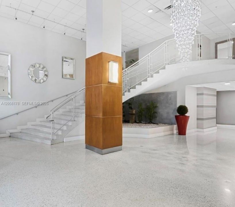 Active With Contract: $2,050 (1 beds, 1 baths, 1021 Square Feet)