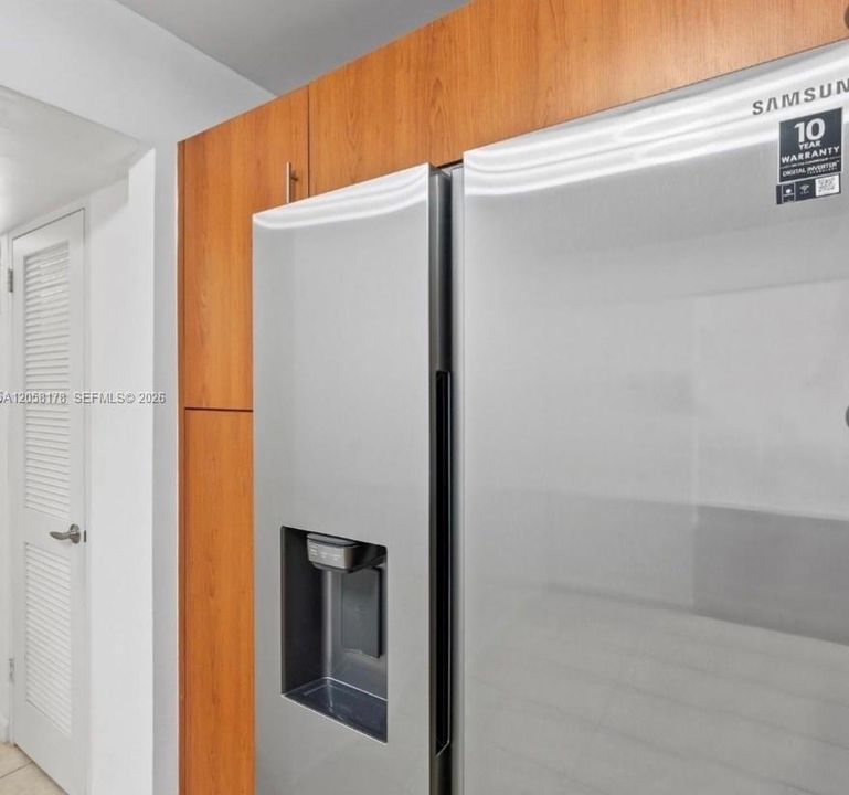 Active With Contract: $2,050 (1 beds, 1 baths, 1021 Square Feet)