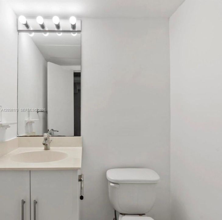 Active With Contract: $2,050 (1 beds, 1 baths, 1021 Square Feet)