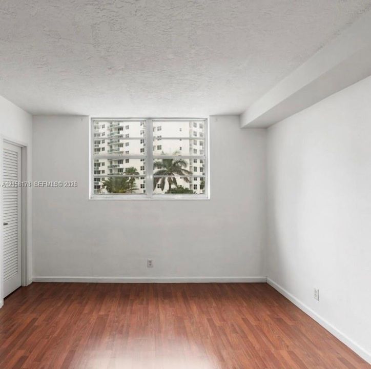 Active With Contract: $2,050 (1 beds, 1 baths, 1021 Square Feet)