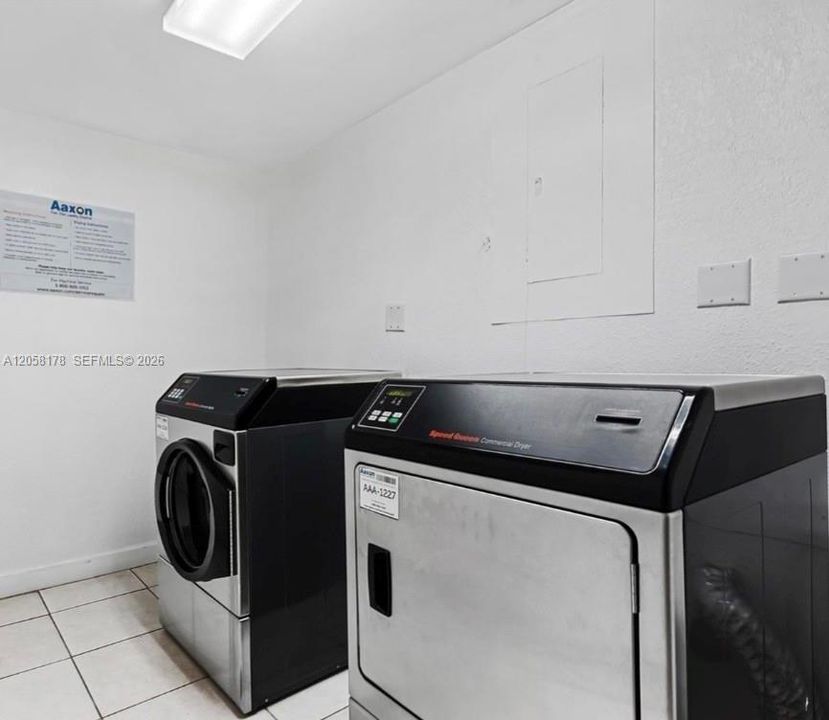 Active With Contract: $2,050 (1 beds, 1 baths, 1021 Square Feet)