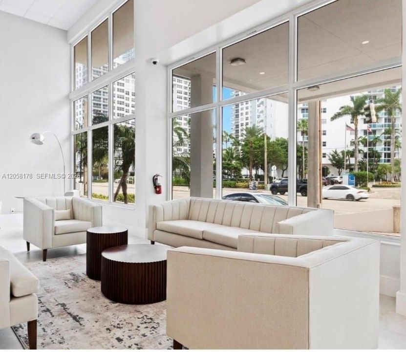 Active With Contract: $2,050 (1 beds, 1 baths, 1021 Square Feet)