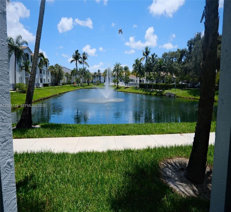 Activo con contrato: $255,000 (2 camas, 2 baños, 1124 Pies cuadrados)