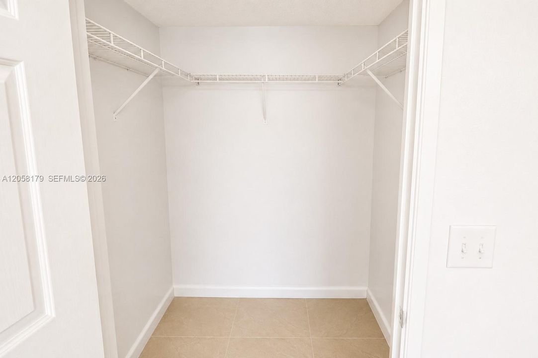 Activo con contrato: $255,000 (2 camas, 2 baños, 1124 Pies cuadrados)