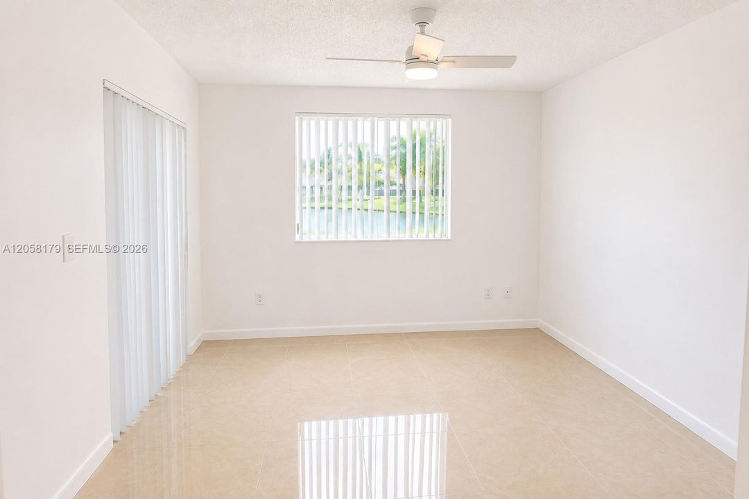 Activo con contrato: $255,000 (2 camas, 2 baños, 1124 Pies cuadrados)