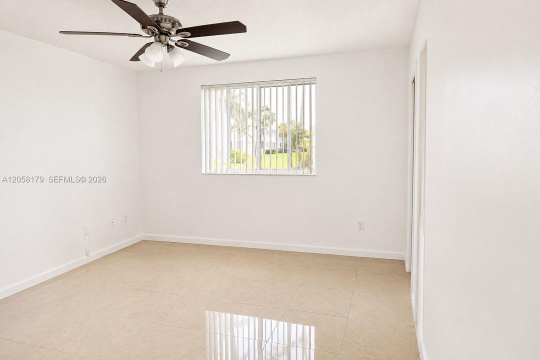 Activo con contrato: $255,000 (2 camas, 2 baños, 1124 Pies cuadrados)