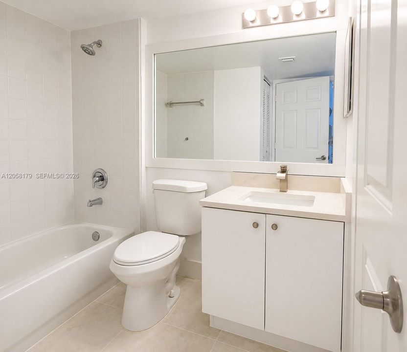 Activo con contrato: $255,000 (2 camas, 2 baños, 1124 Pies cuadrados)