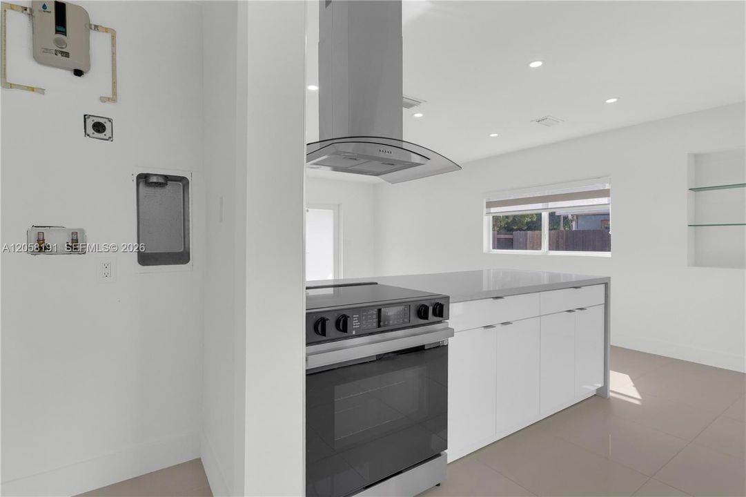 На продажу: $609,000 (3 спален, 2 ванн, 1215 Квадратных фут)