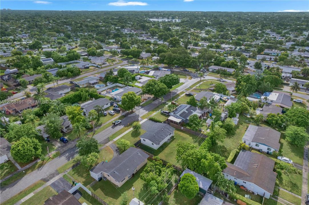 На продажу: $609,000 (3 спален, 2 ванн, 1215 Квадратных фут)