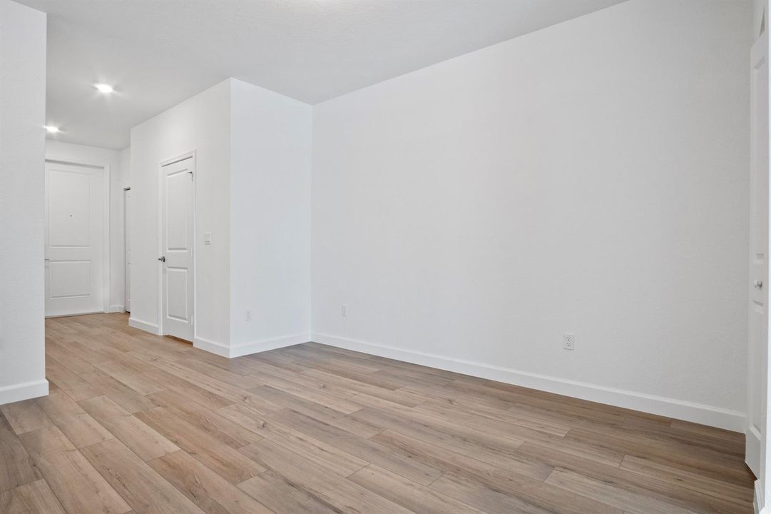 Dining area.1.jpg-FULL