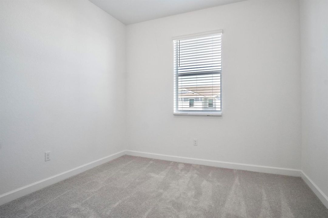 Guest bedroom 1st.1.jpg-FULL