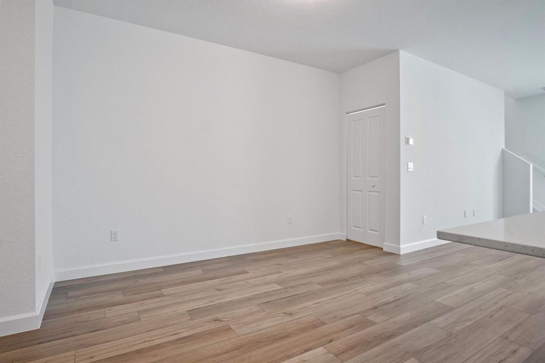 Dining area.jpg-FULL