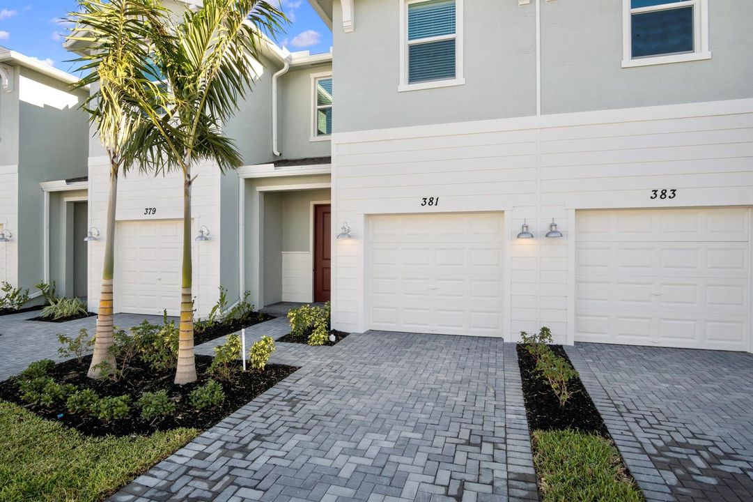 Front exterior R.jpg-FULL