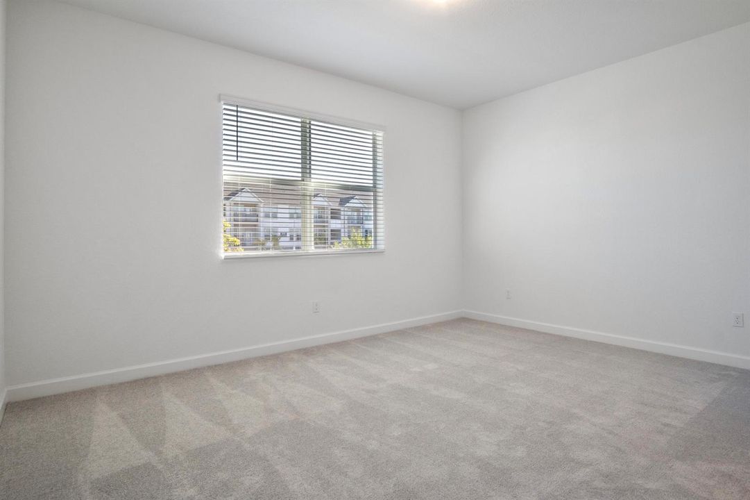 Primary bedroom.jpg-FULL