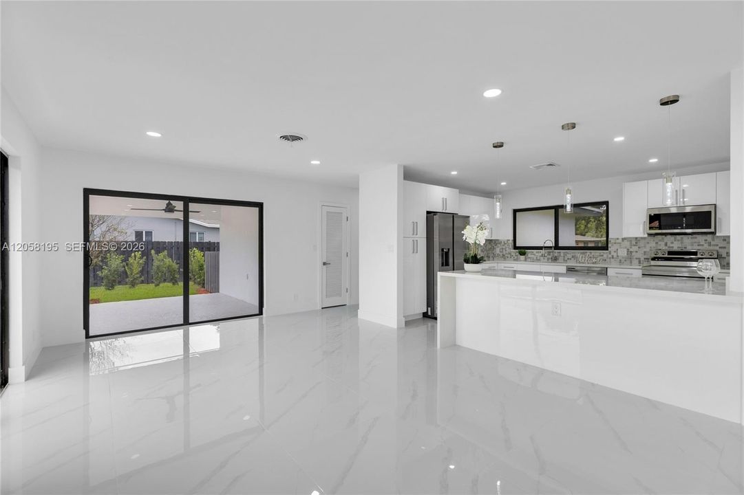 На продажу: $899,999 (3 спален, 2 ванн, 2097 Квадратных фут)