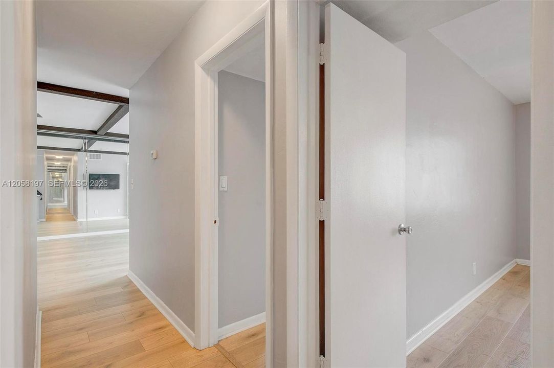 На продажу: $249,000 (2 спален, 1 ванн, 850 Квадратных фут)