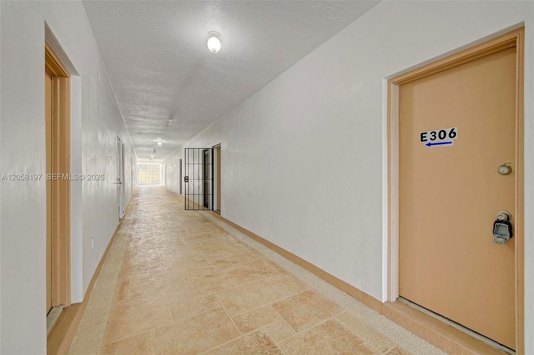 На продажу: $249,000 (2 спален, 1 ванн, 850 Квадратных фут)