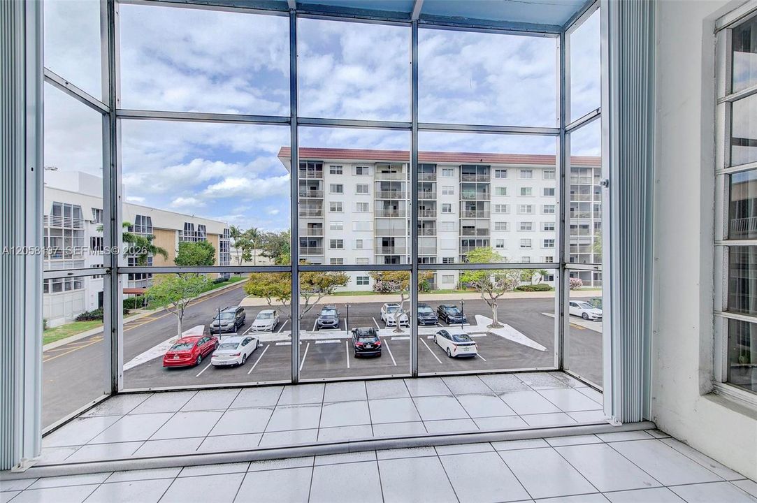 На продажу: $249,000 (2 спален, 1 ванн, 850 Квадратных фут)