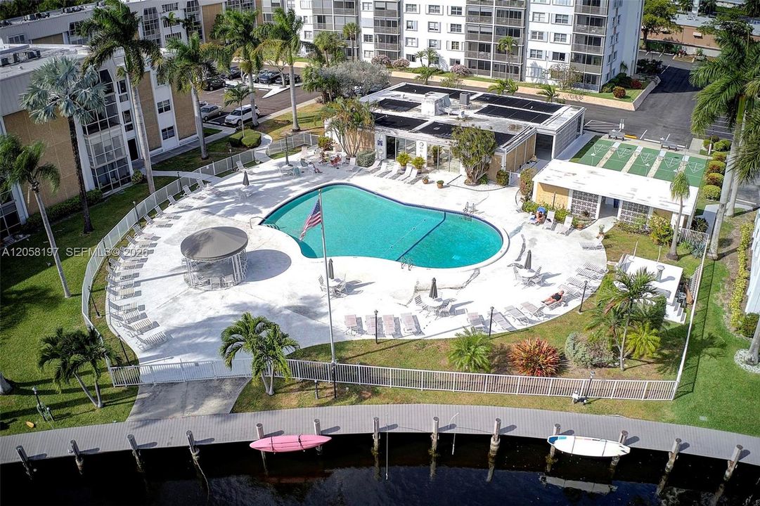 На продажу: $249,000 (2 спален, 1 ванн, 850 Квадратных фут)
