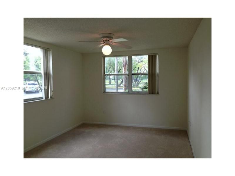 For Rent: $1,800 (1 beds, 1 baths, 810 Square Feet)