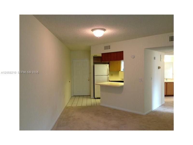 For Rent: $1,800 (1 beds, 1 baths, 810 Square Feet)