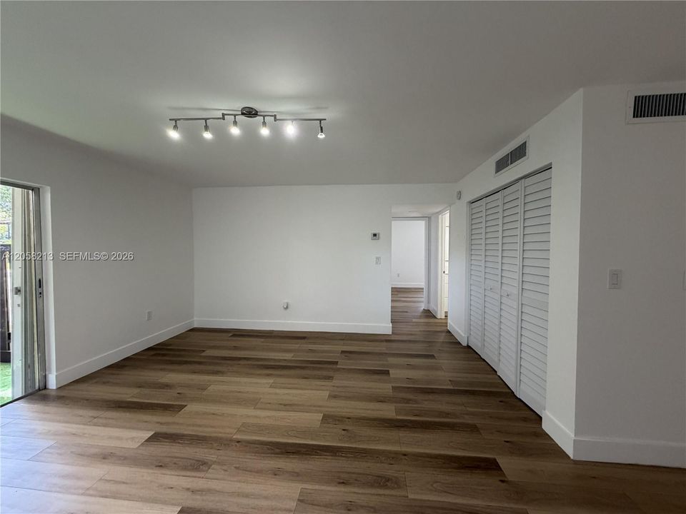 На продажу: $259,000 (2 спален, 1 ванн, 840 Квадратных фут)