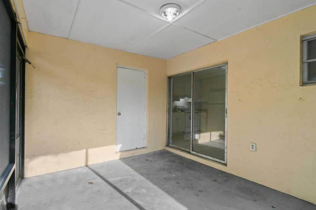 8401SESunsetSt(24)