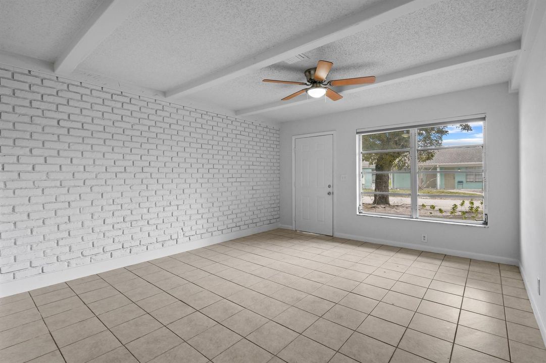 8401SESunsetSt(6)