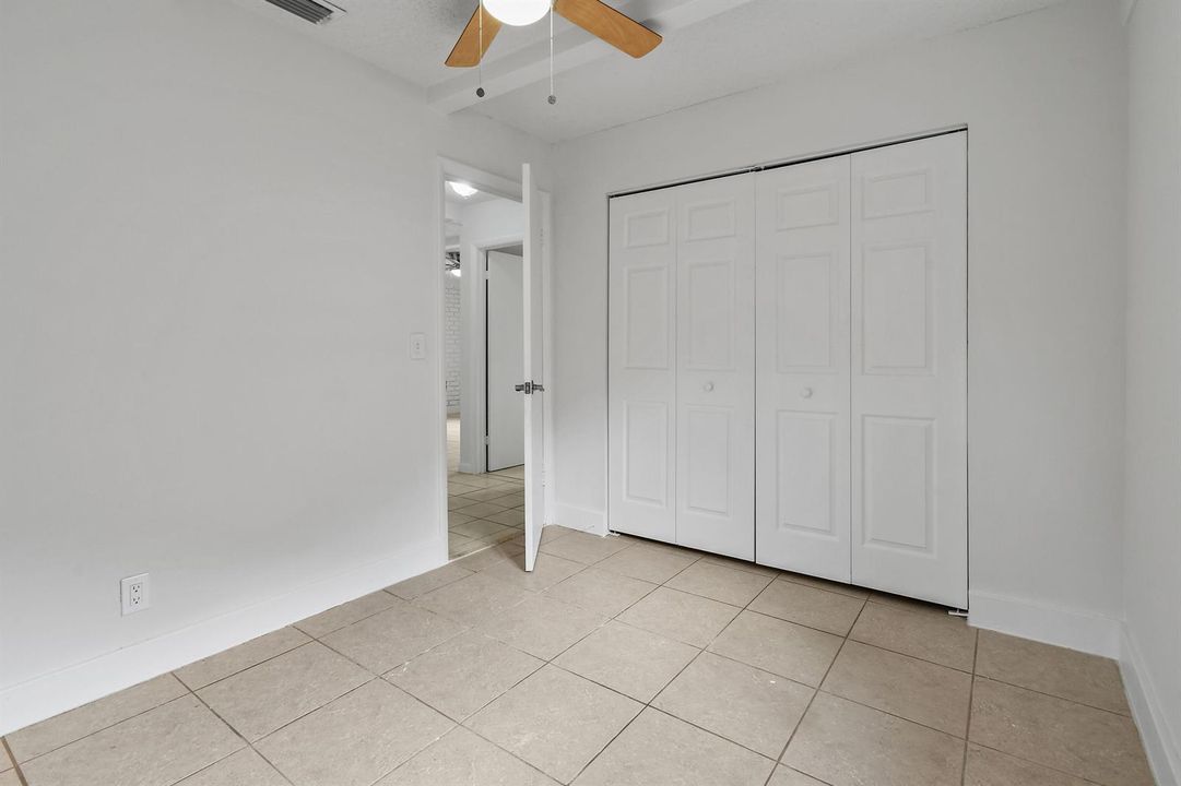 8401SESunsetSt(17)
