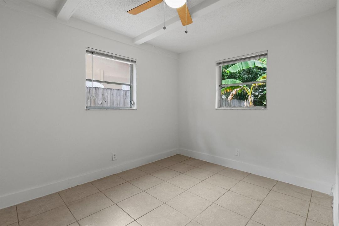 8401SESunsetSt(16)