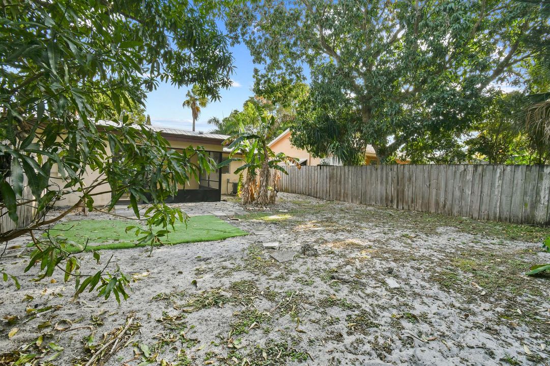 8401SESunsetSt(29)