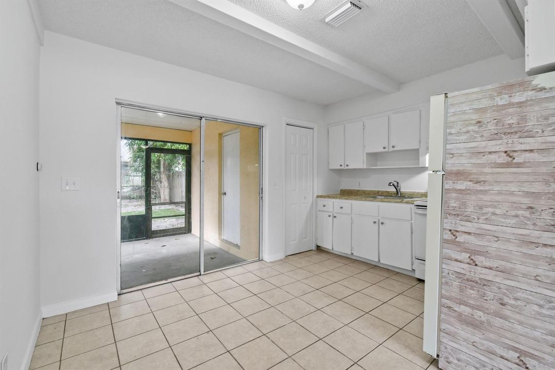 8401SESunsetSt(7)
