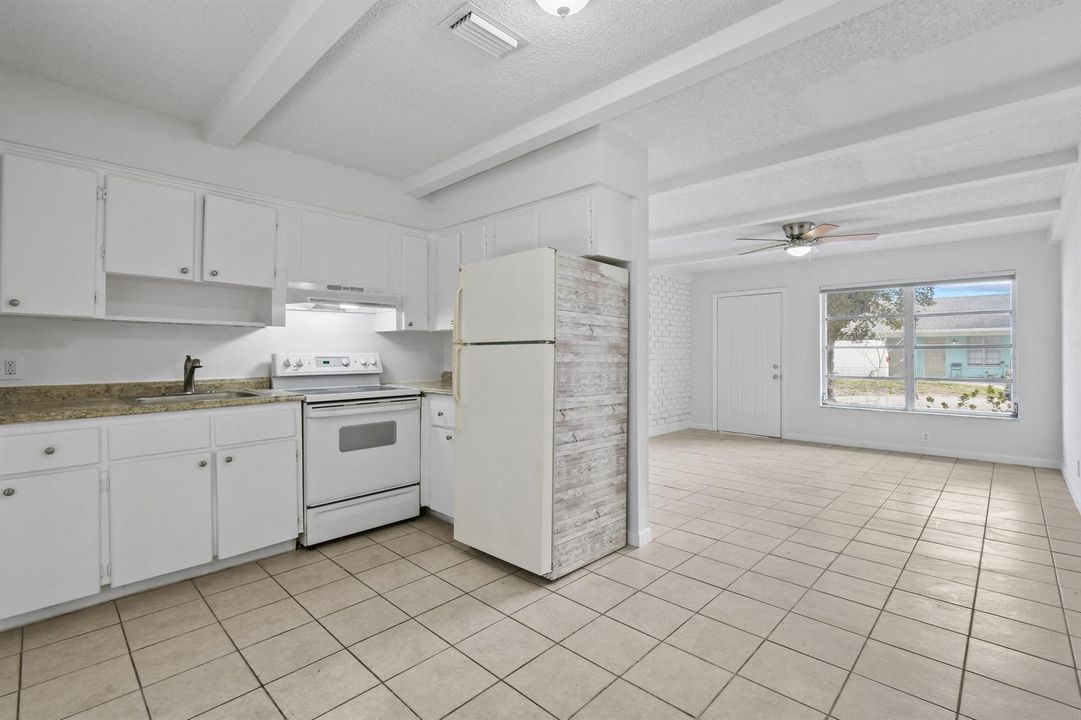8401SESunsetSt(9)