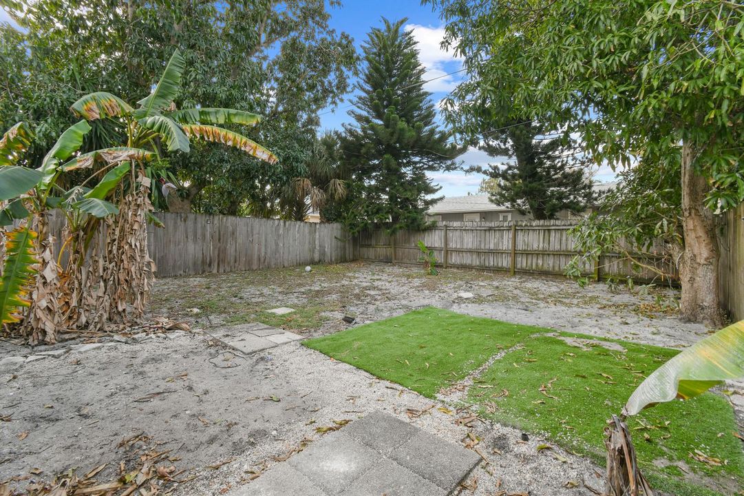 8401SESunsetSt(26)