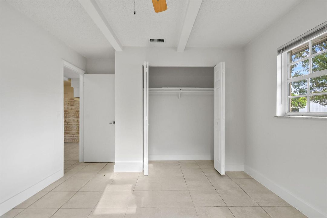 8401SESunsetSt(14)
