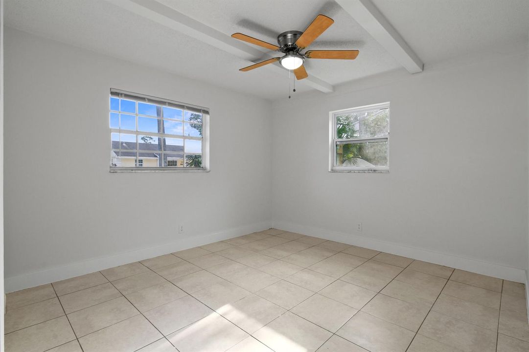 8401SESunsetSt(11)