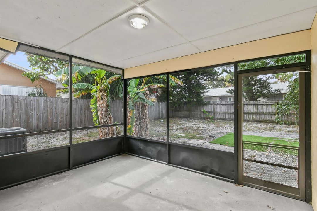 8401SESunsetSt(22)