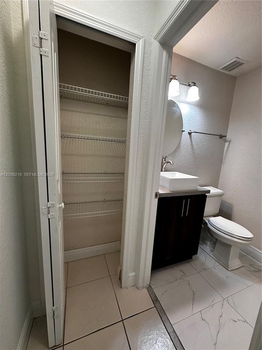 В аренду: $4,200 (4 спален, 2 ванн, 2239 Квадратных фут)