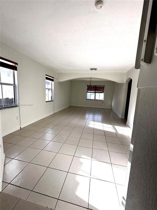 В аренду: $4,200 (4 спален, 2 ванн, 2239 Квадратных фут)