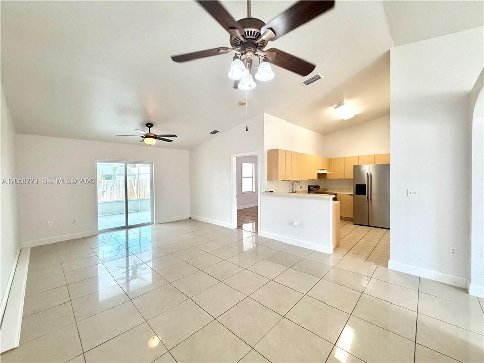For Sale: $450,000 (3 beds, 2 baths, 1400 Square Feet)