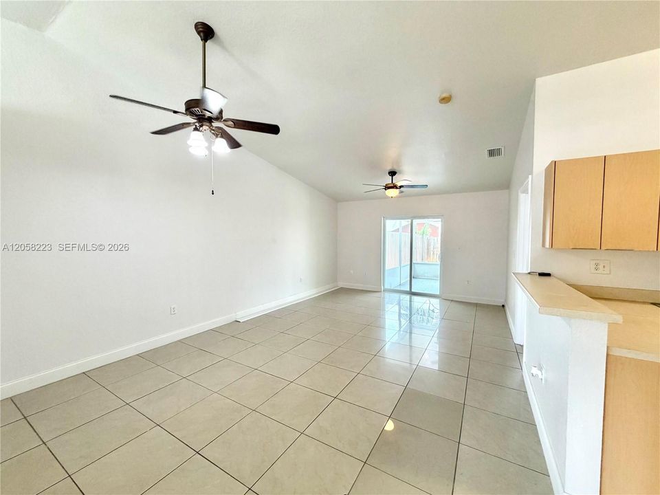 For Sale: $450,000 (3 beds, 2 baths, 1400 Square Feet)