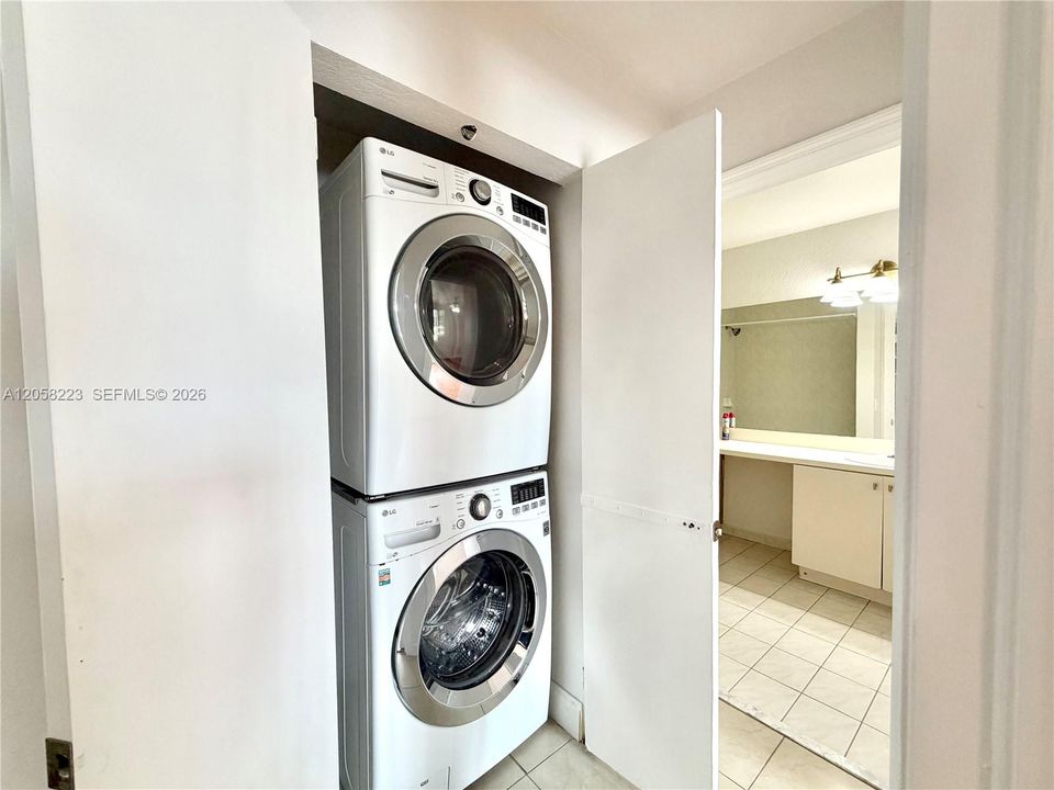 For Sale: $450,000 (3 beds, 2 baths, 1400 Square Feet)