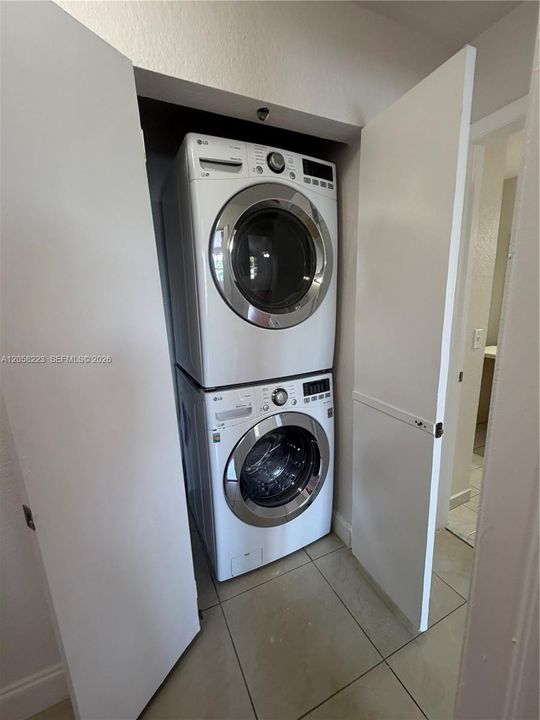 For Sale: $450,000 (3 beds, 2 baths, 1400 Square Feet)