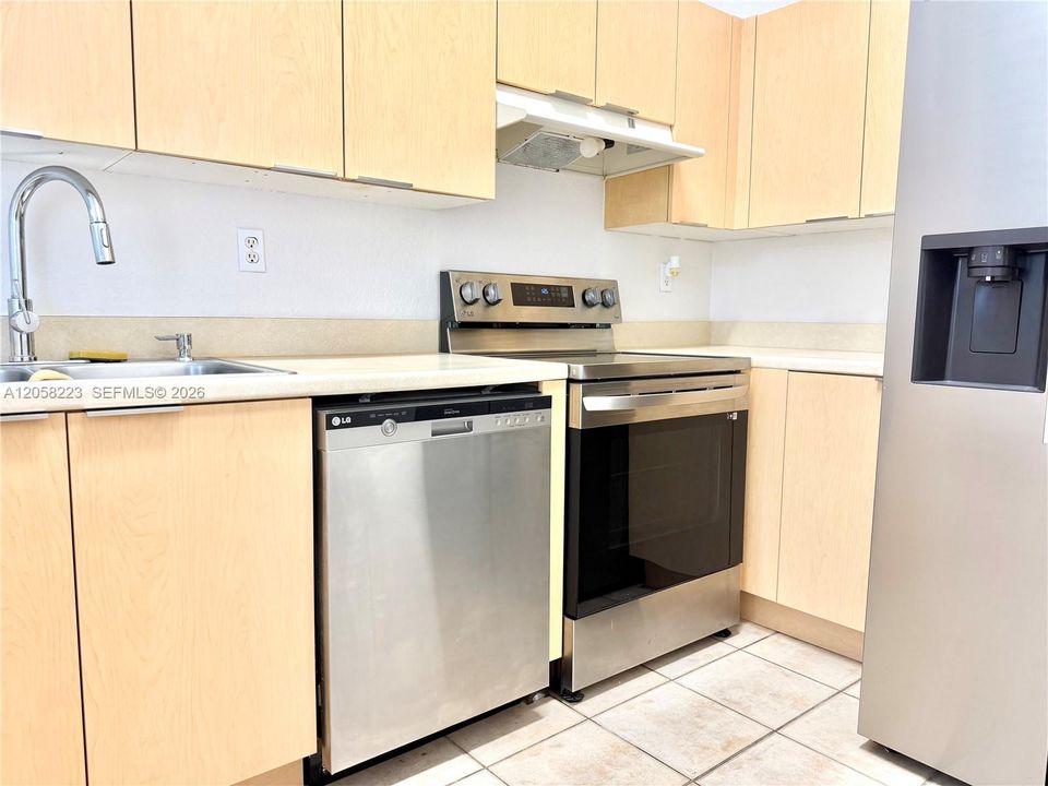 For Sale: $450,000 (3 beds, 2 baths, 1400 Square Feet)