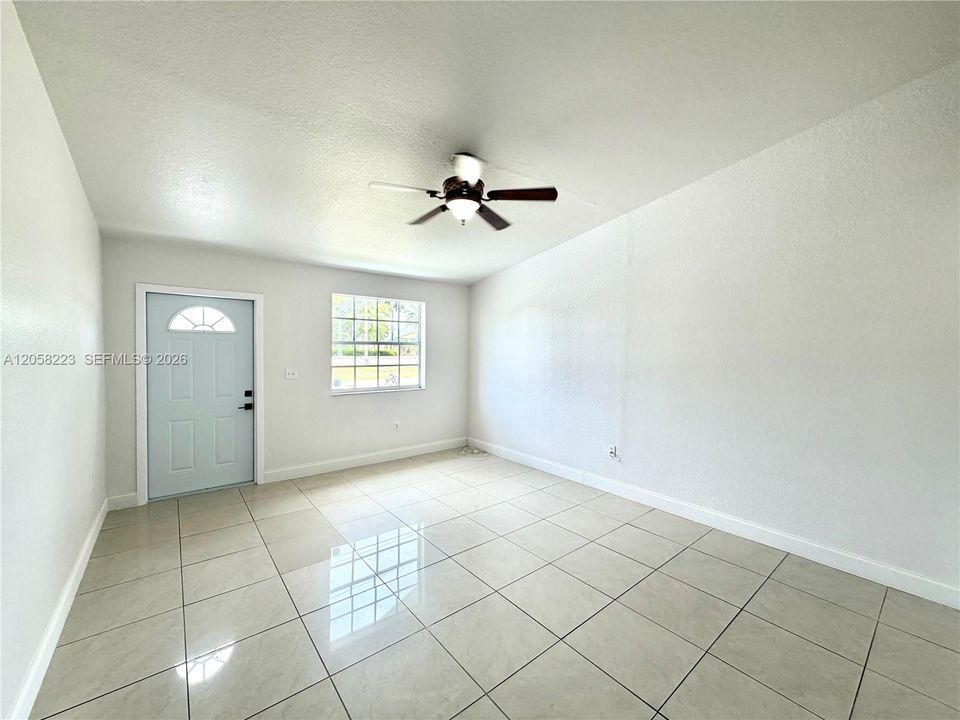 For Sale: $450,000 (3 beds, 2 baths, 1400 Square Feet)