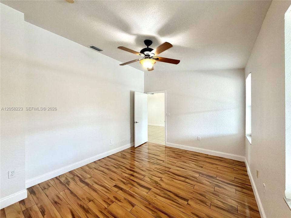 For Sale: $450,000 (3 beds, 2 baths, 1400 Square Feet)