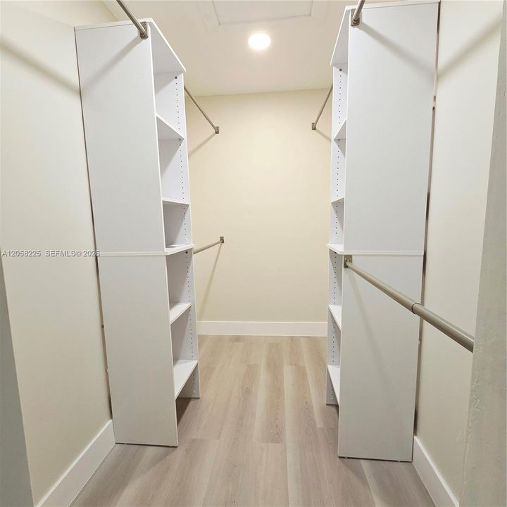 Master Walking Closet