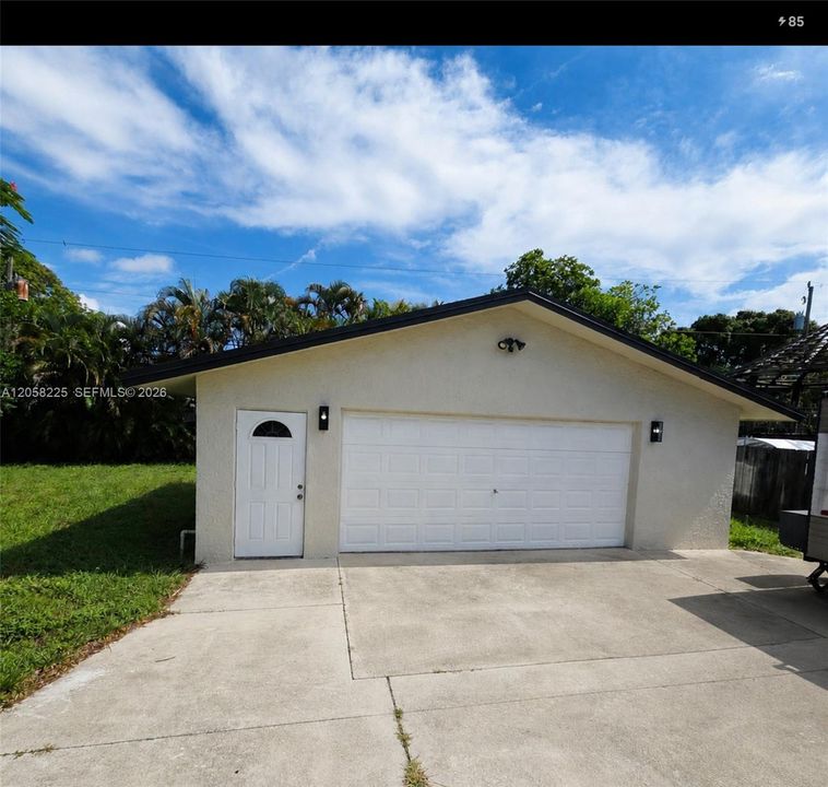 Extra large Garage