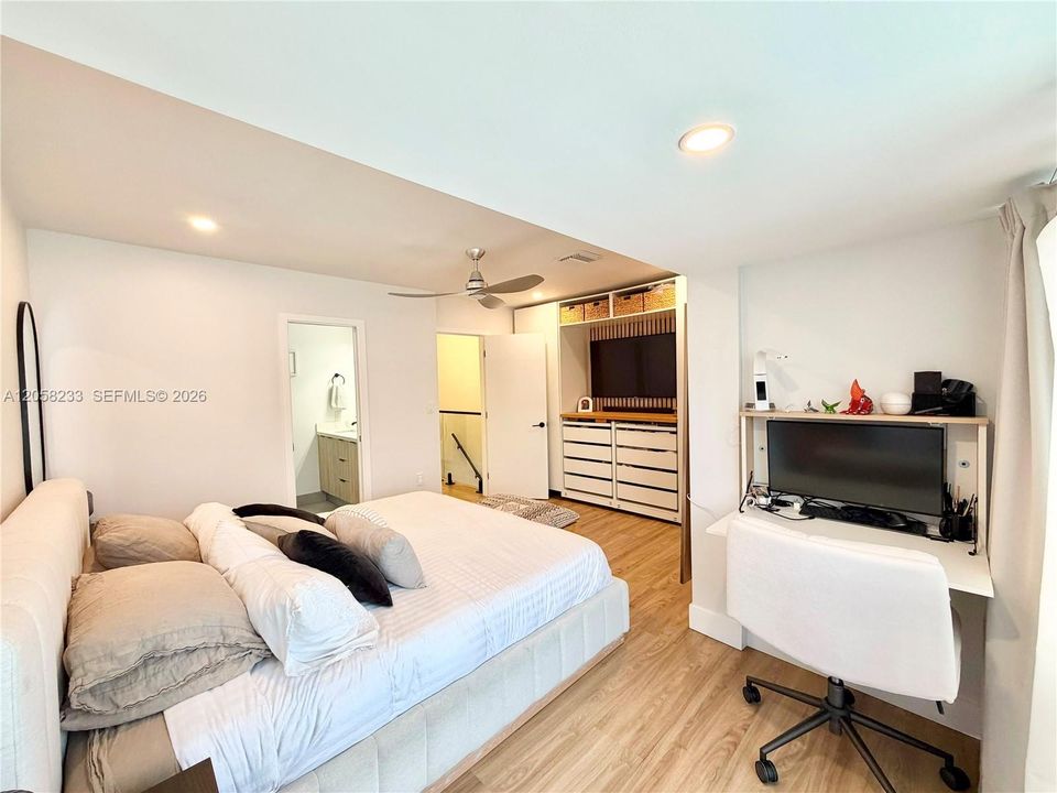 В аренду: $3,900 (2 спален, 2 ванн, 1082 Квадратных фут)