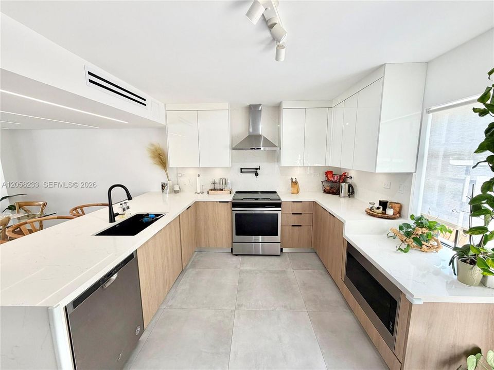 В аренду: $3,900 (2 спален, 2 ванн, 1082 Квадратных фут)